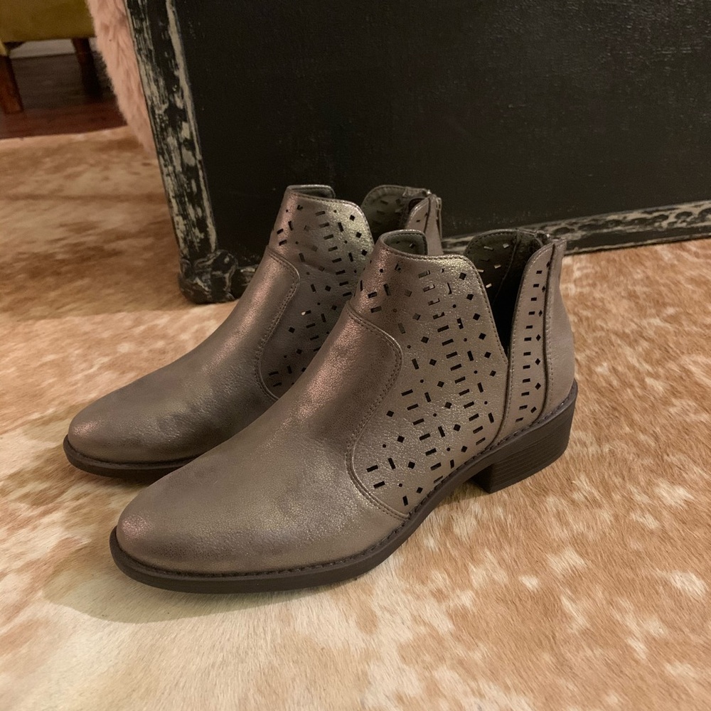 EüroSoft Metallic Booties